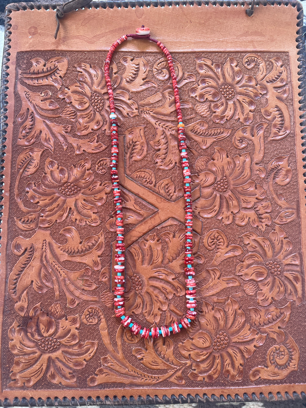 Single Strand Spiny Oyster Necklace with Button Clasp